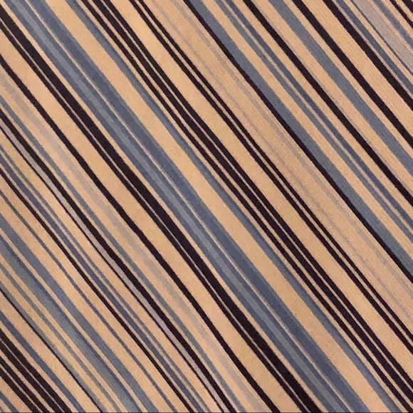 DRESSBARN—DIAGONAL STRIPES IN SHADES OF BLUE—NAVY—TIE BACK FABRIC BELTED DRESS!! - Picture 4 of 6